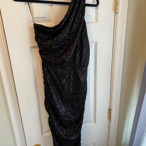 Love by Design Sequins One Shoulder Midi Dress - Picture 4 of 6